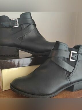 New 9W Time and Tru Black Leather Buckle Ankle Boots - Women
